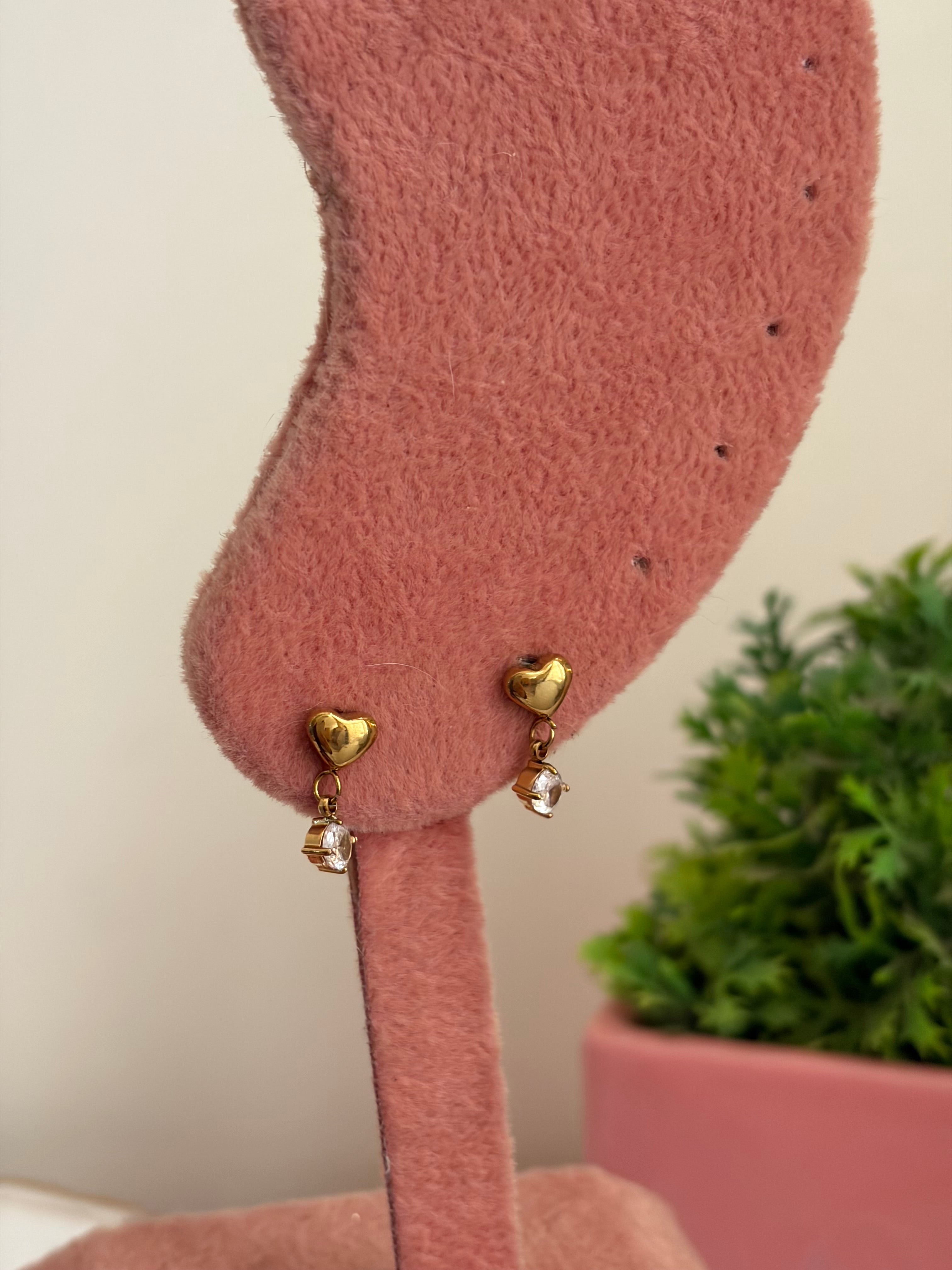 Dainty heart earring