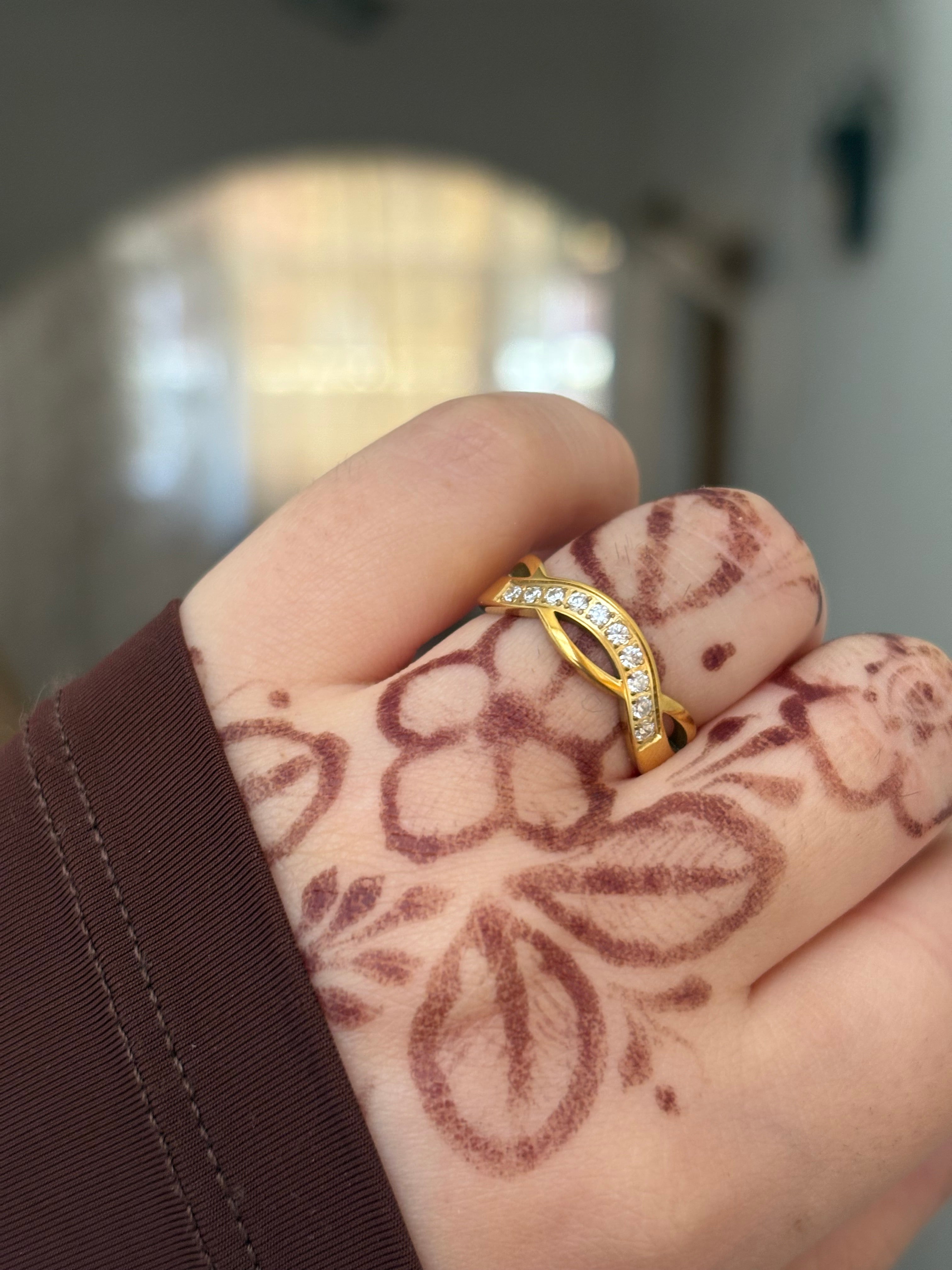 Curvy ring