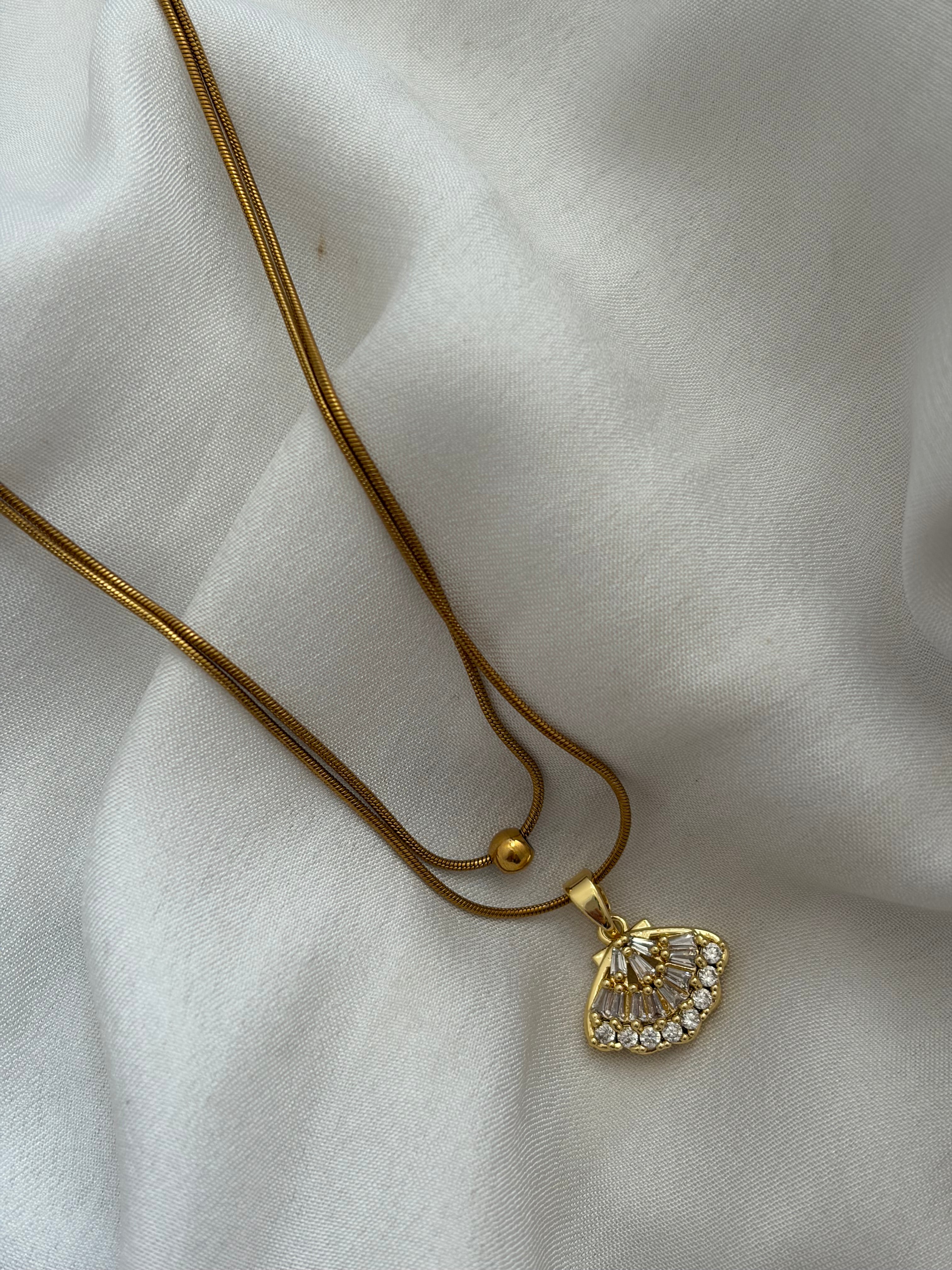 Shell layered necklace