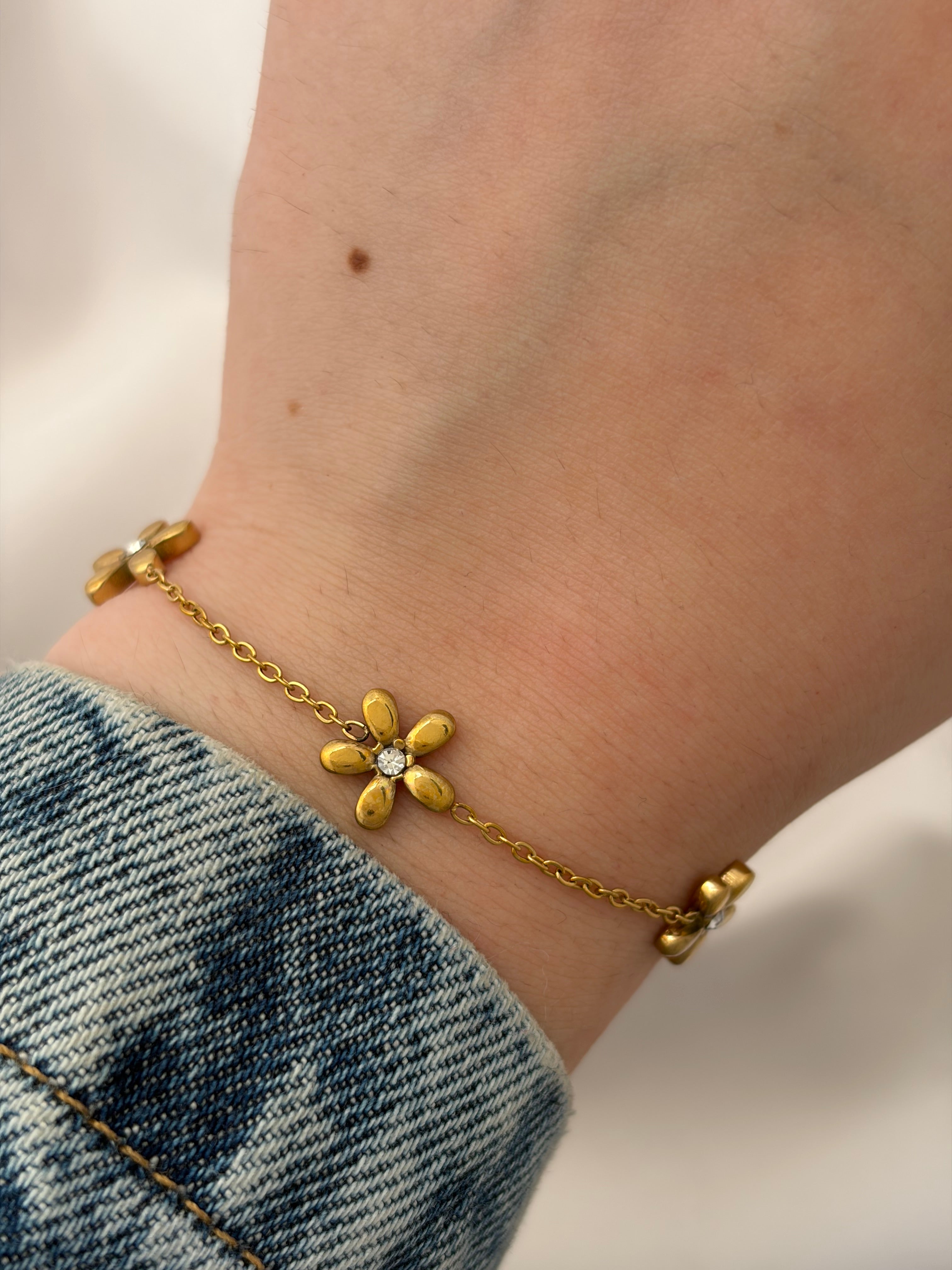 Daisy bracelet