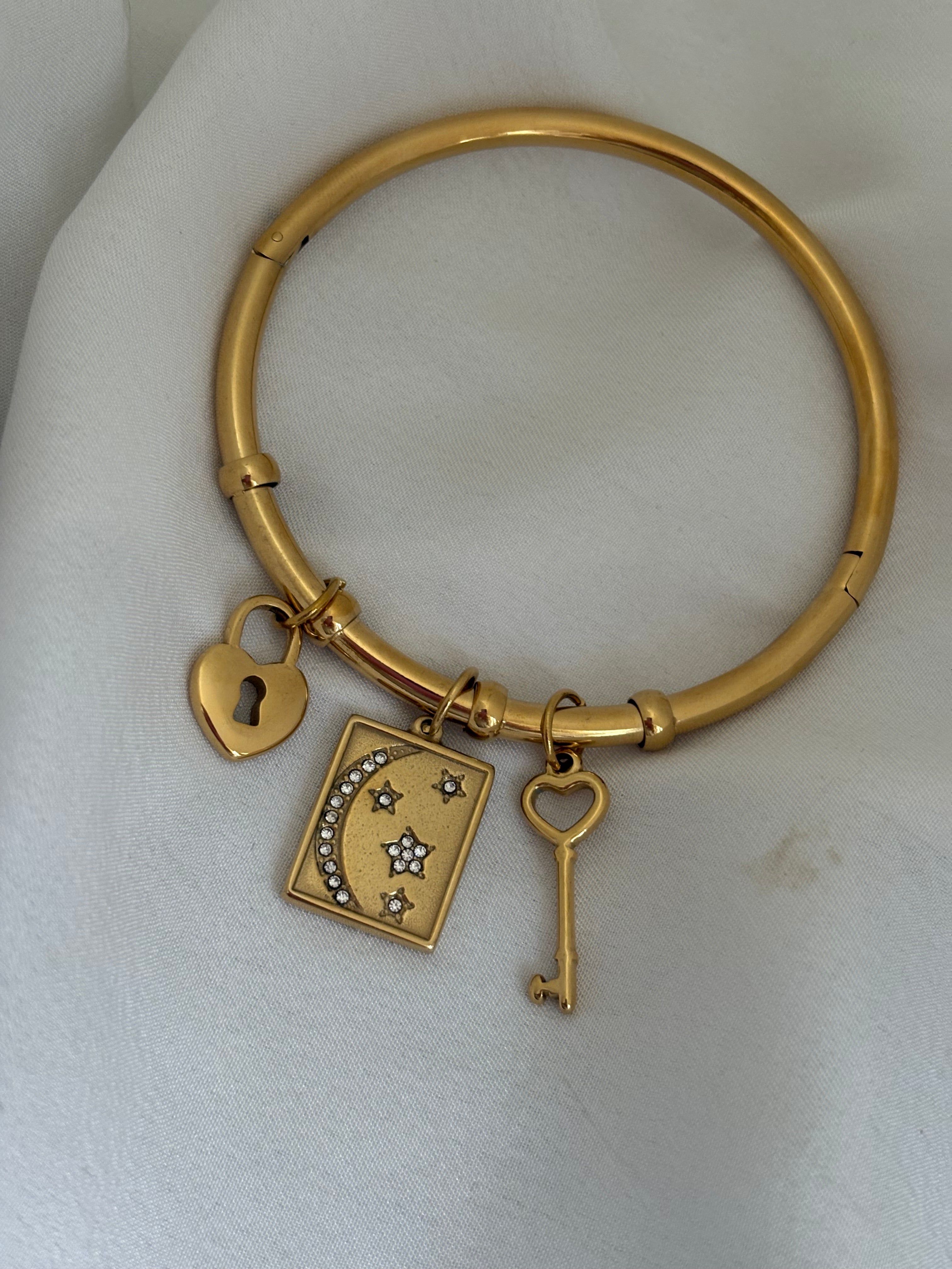 Charm bracelet