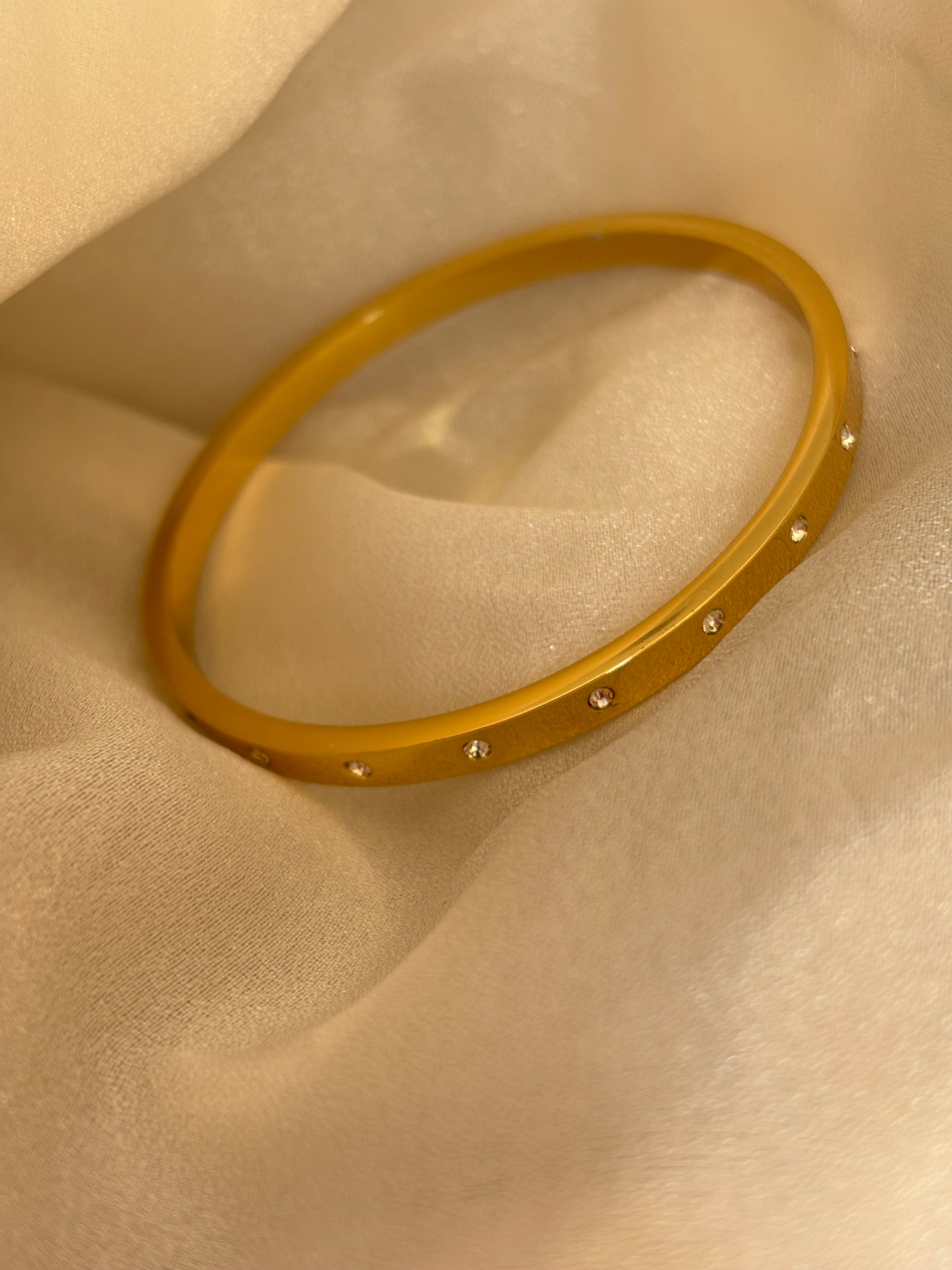 Hood bangle