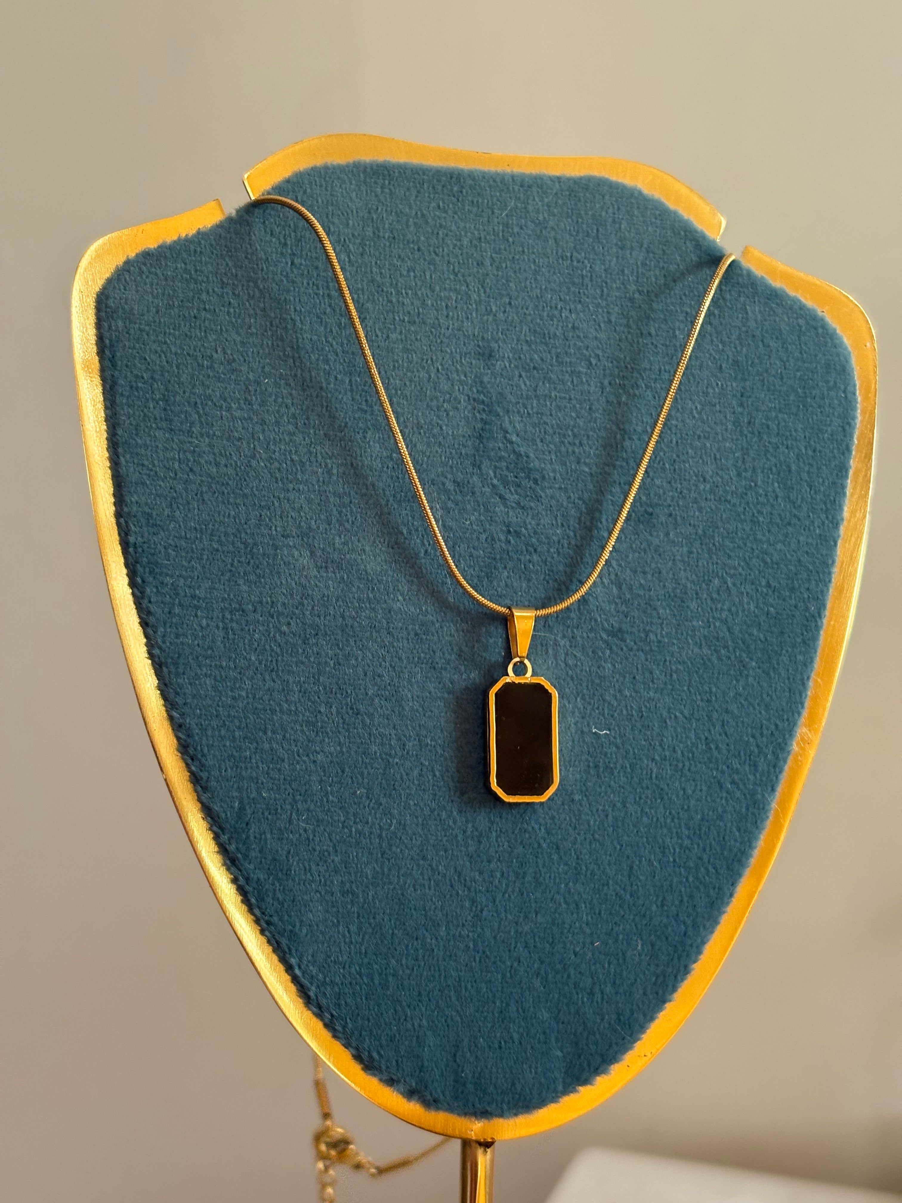 Reversible necklace