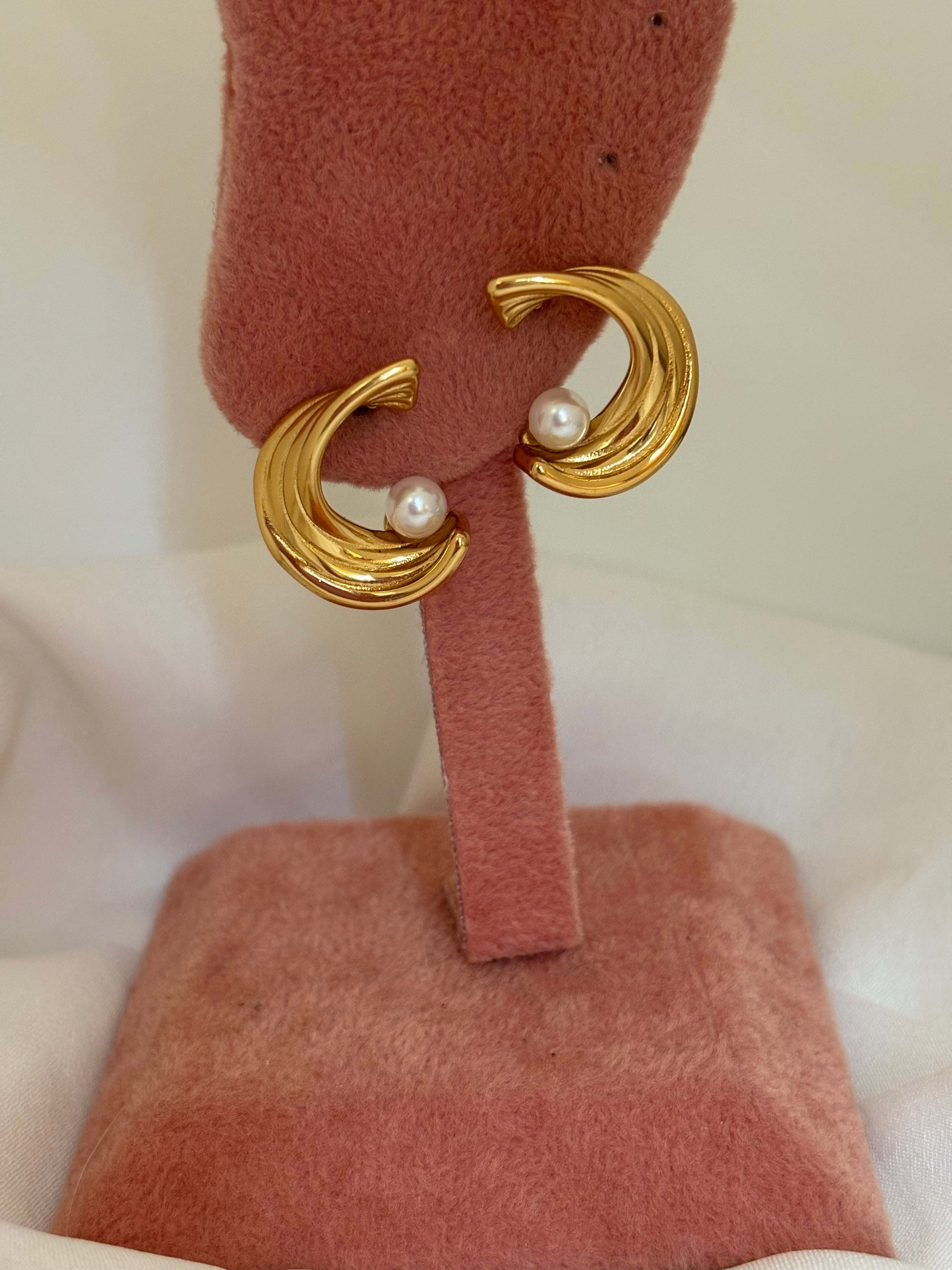 Frappe earring