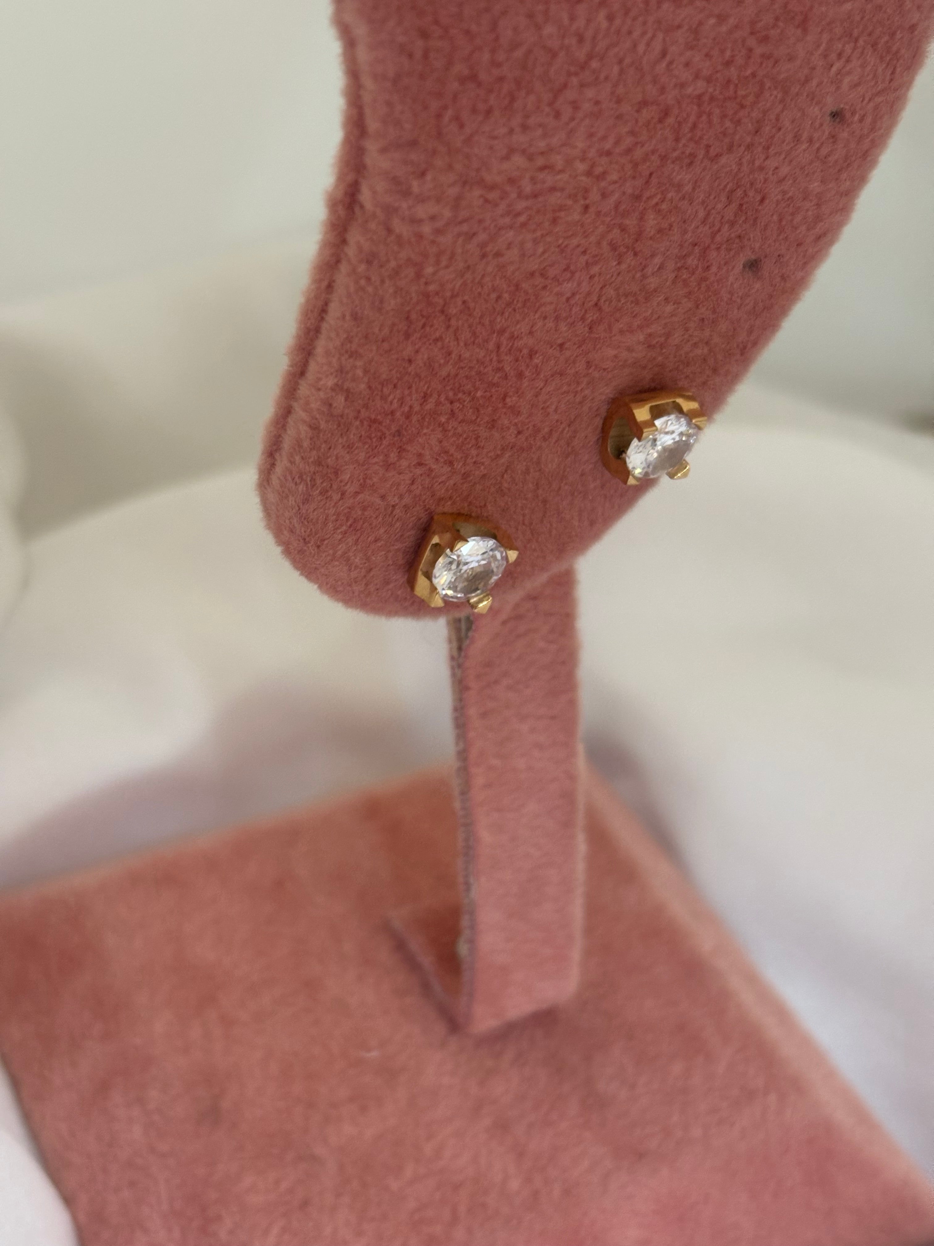Solitaire studs