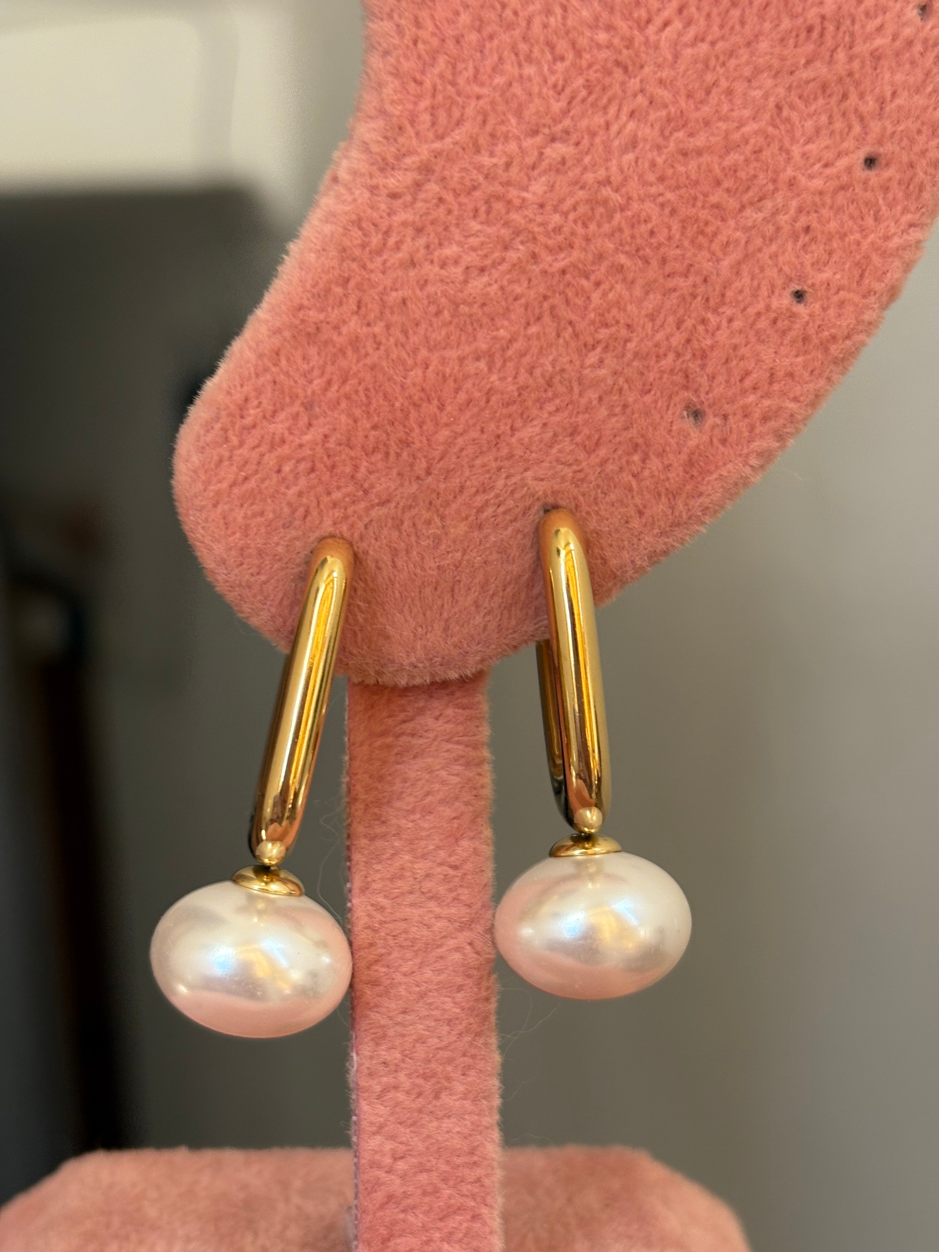 Pearl earring