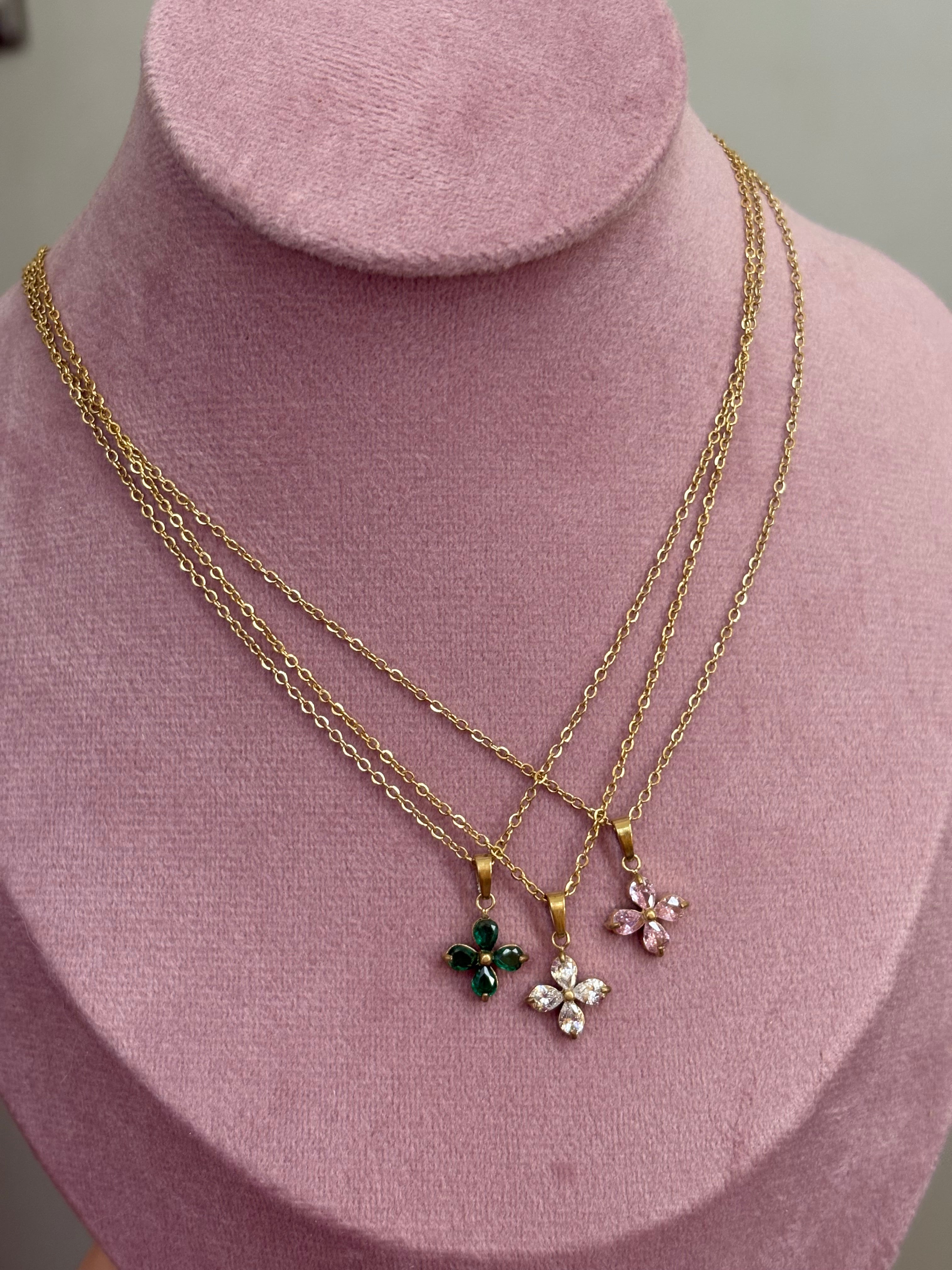Dainty flower necklace