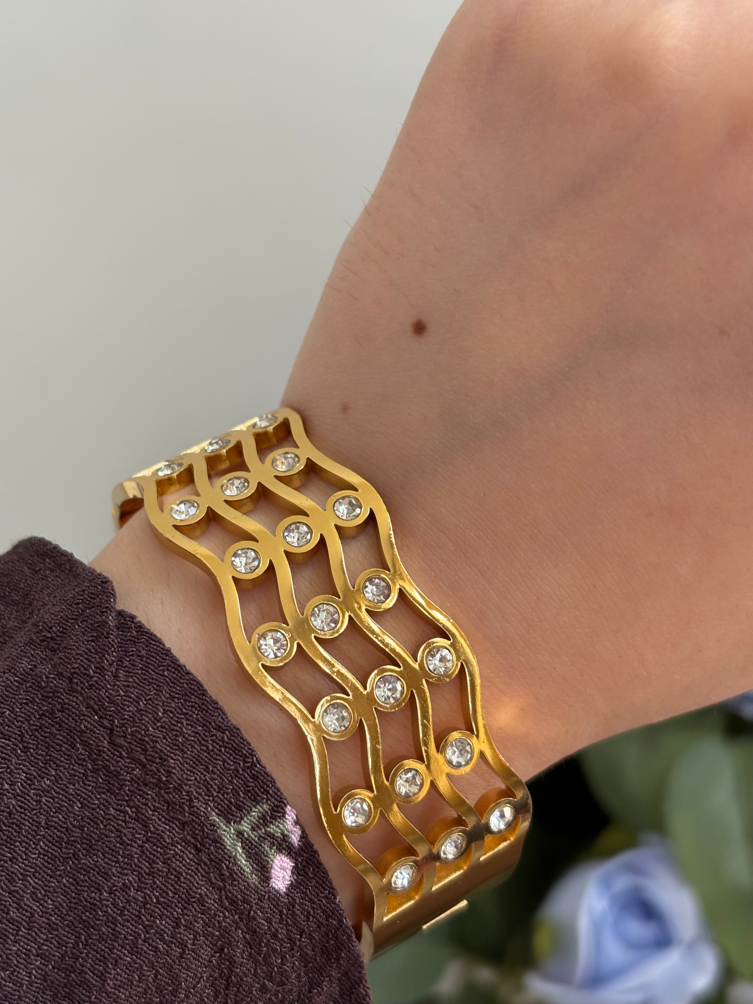 Seeker bracelet