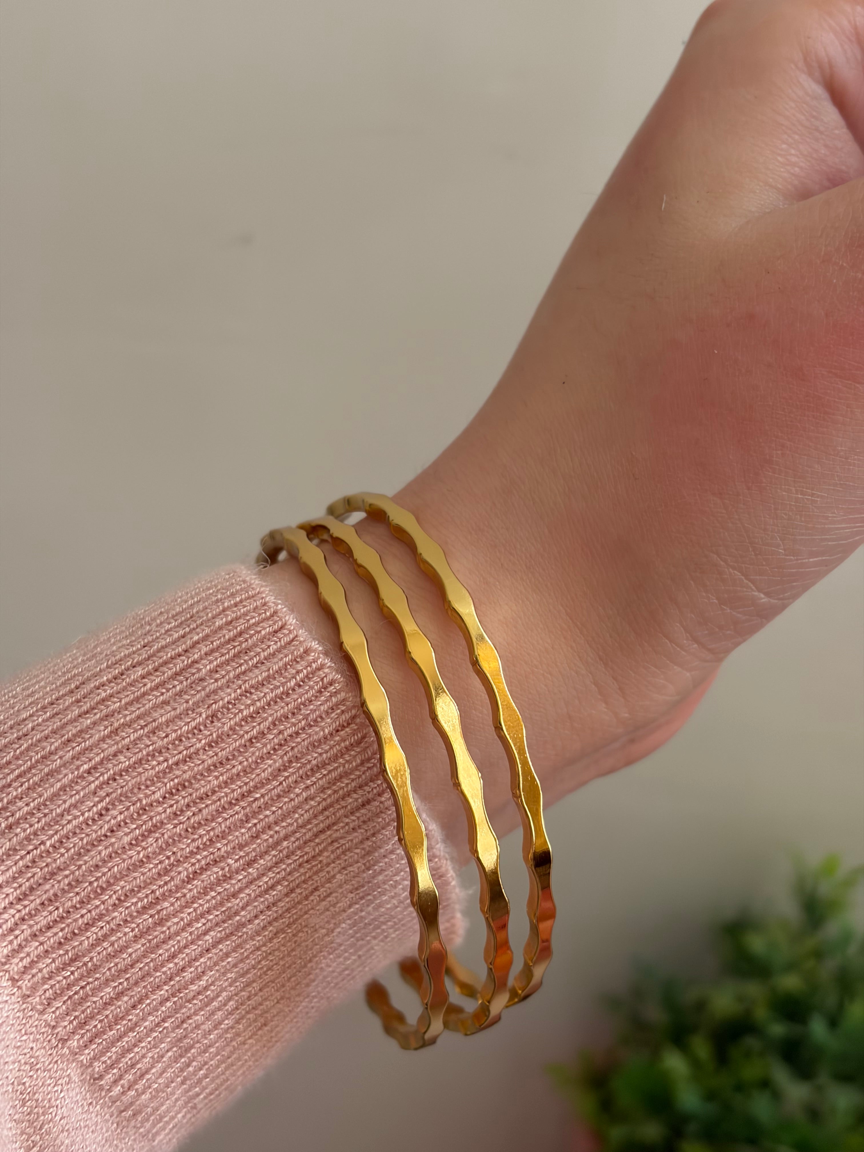 Minimal bangles