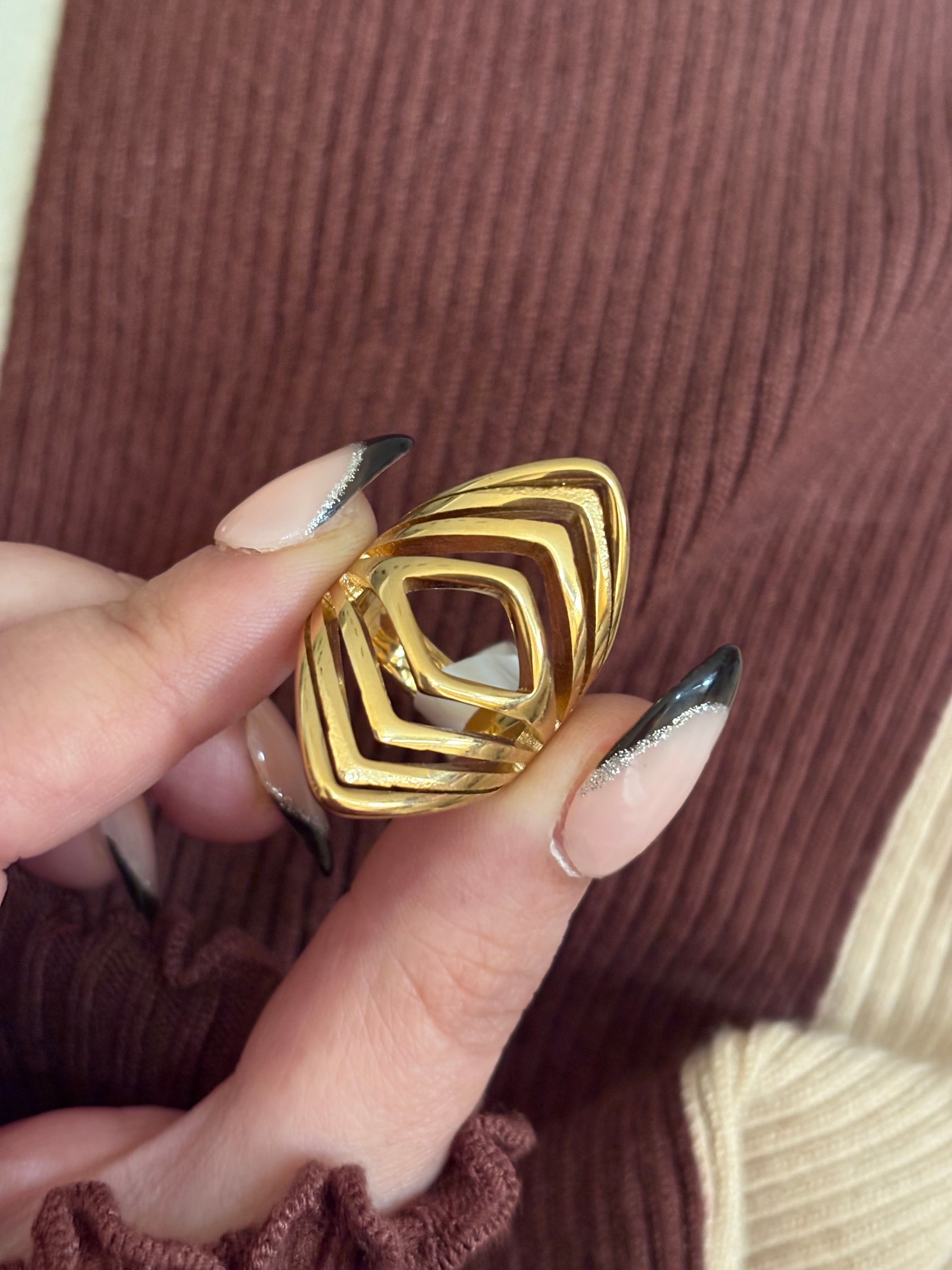Queen ring