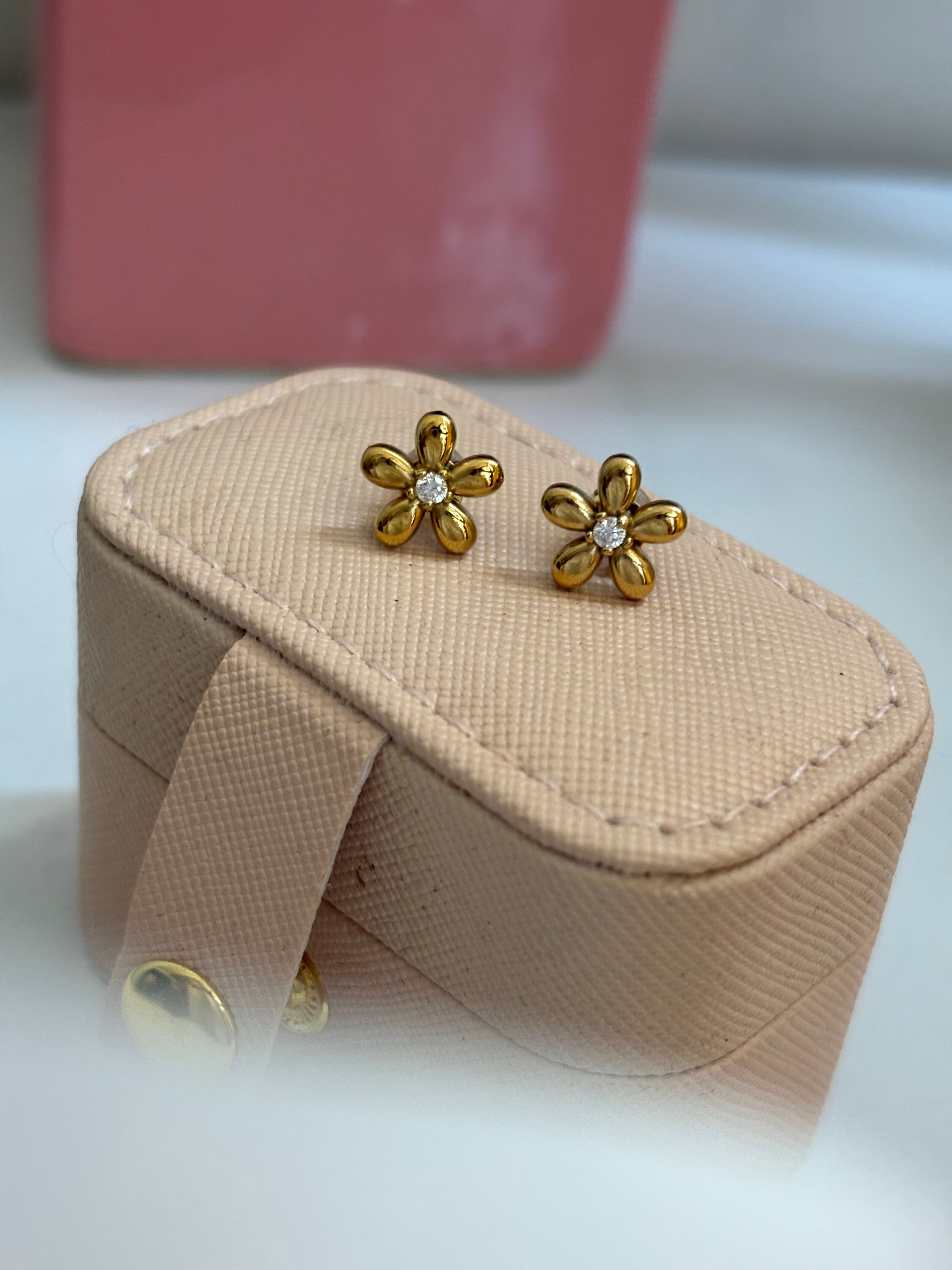 Flower studs