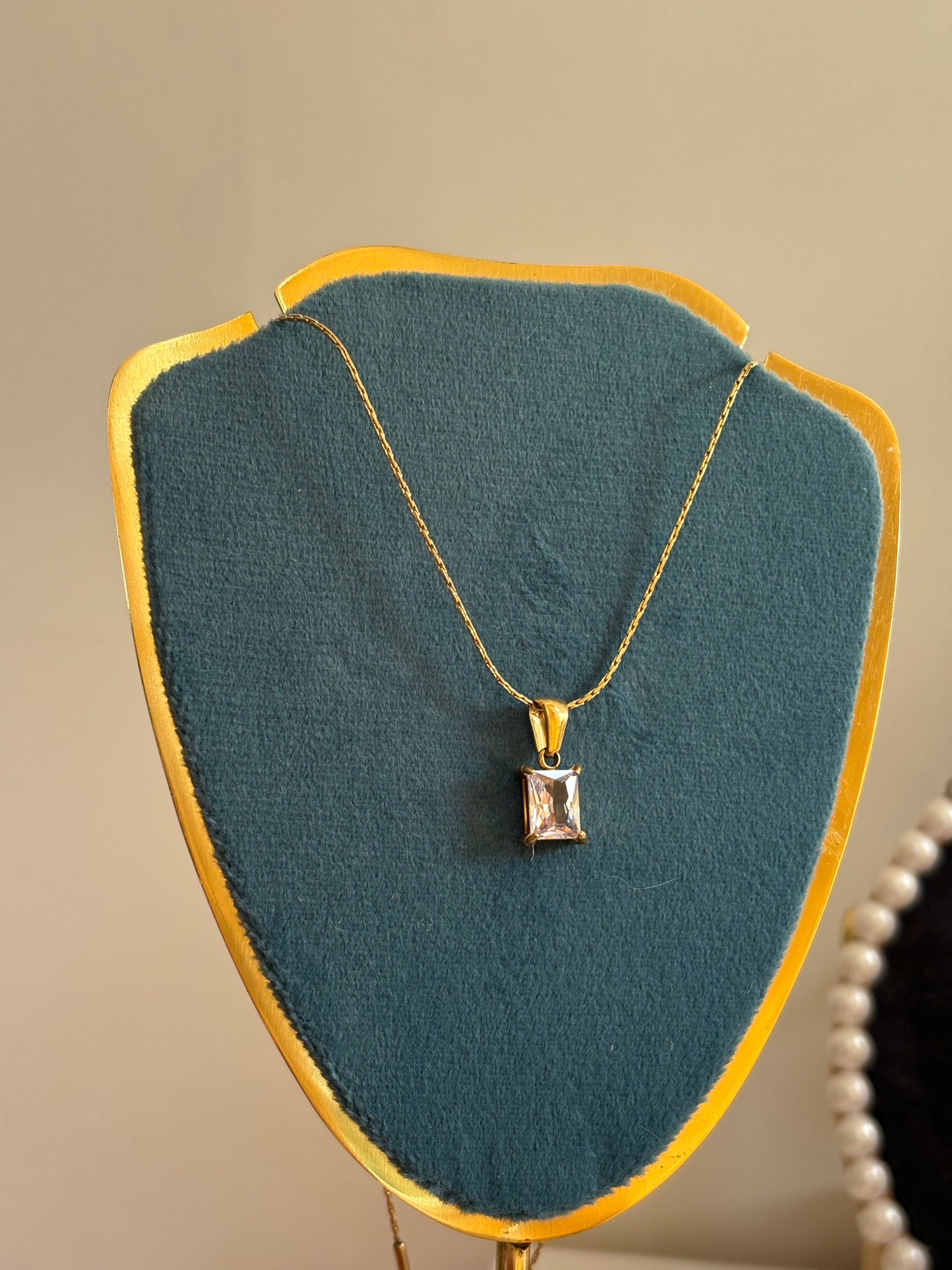 Amora necklace