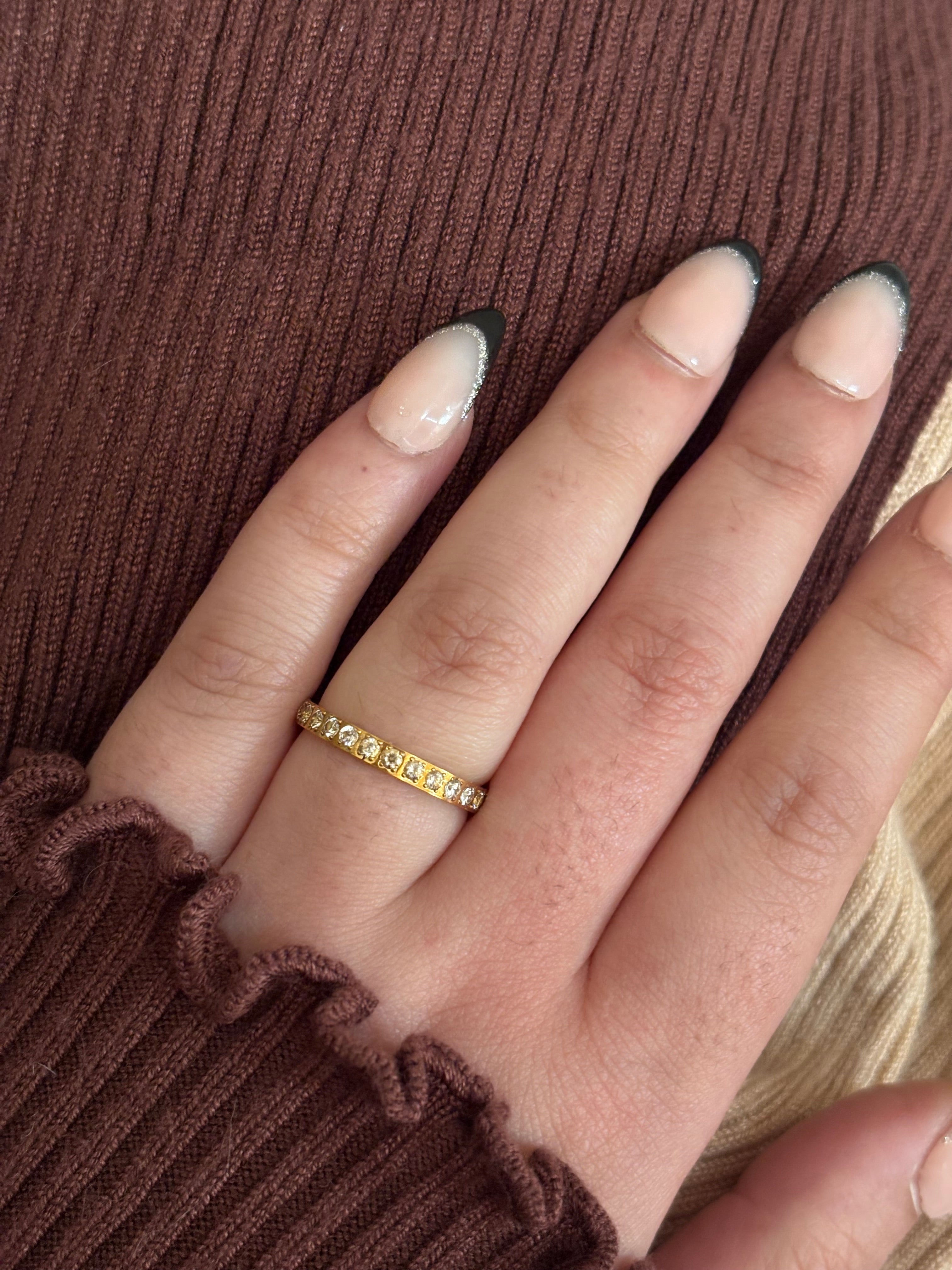 Minimal solitaire ring
