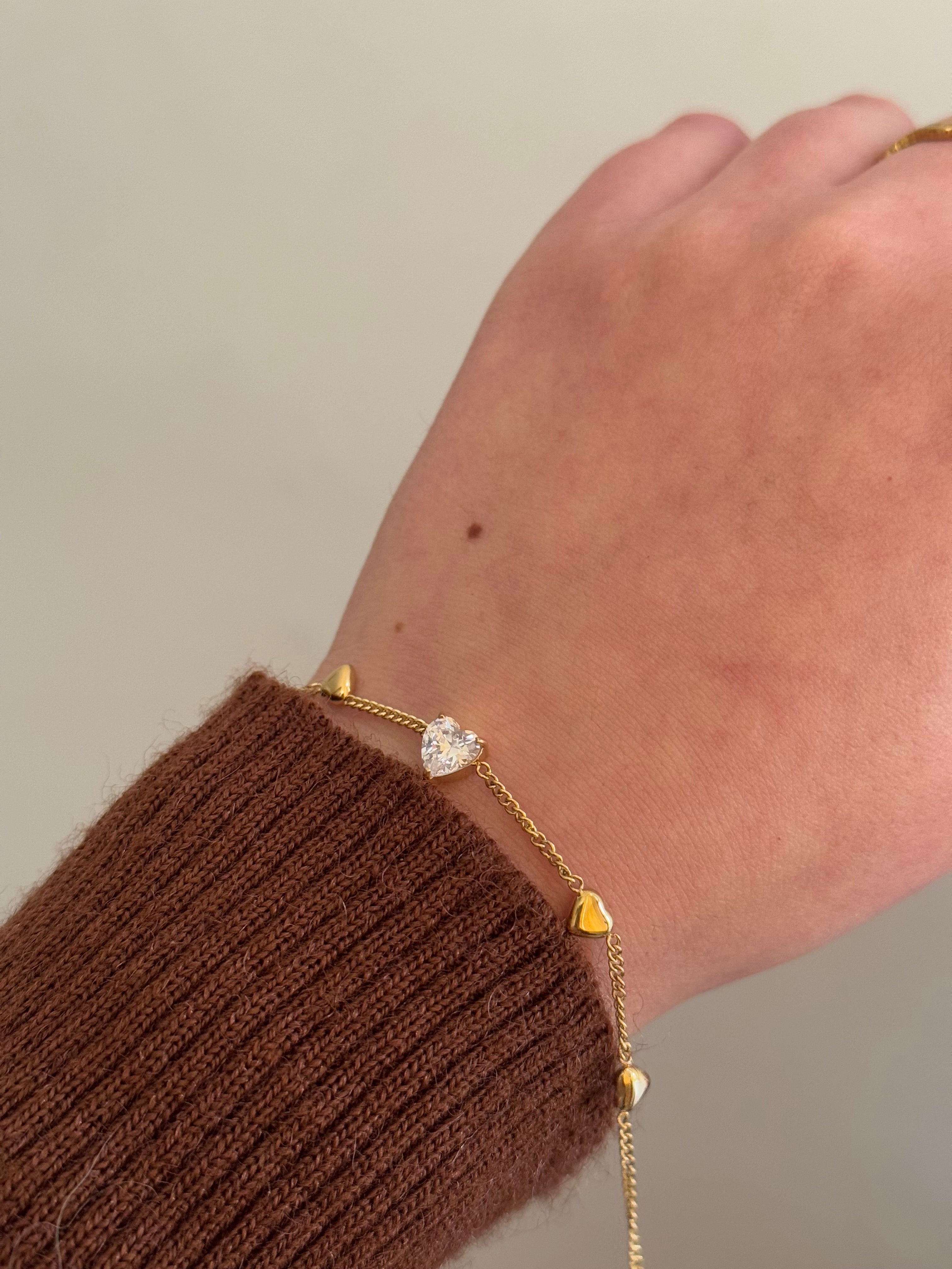 Dainty heart bracelet