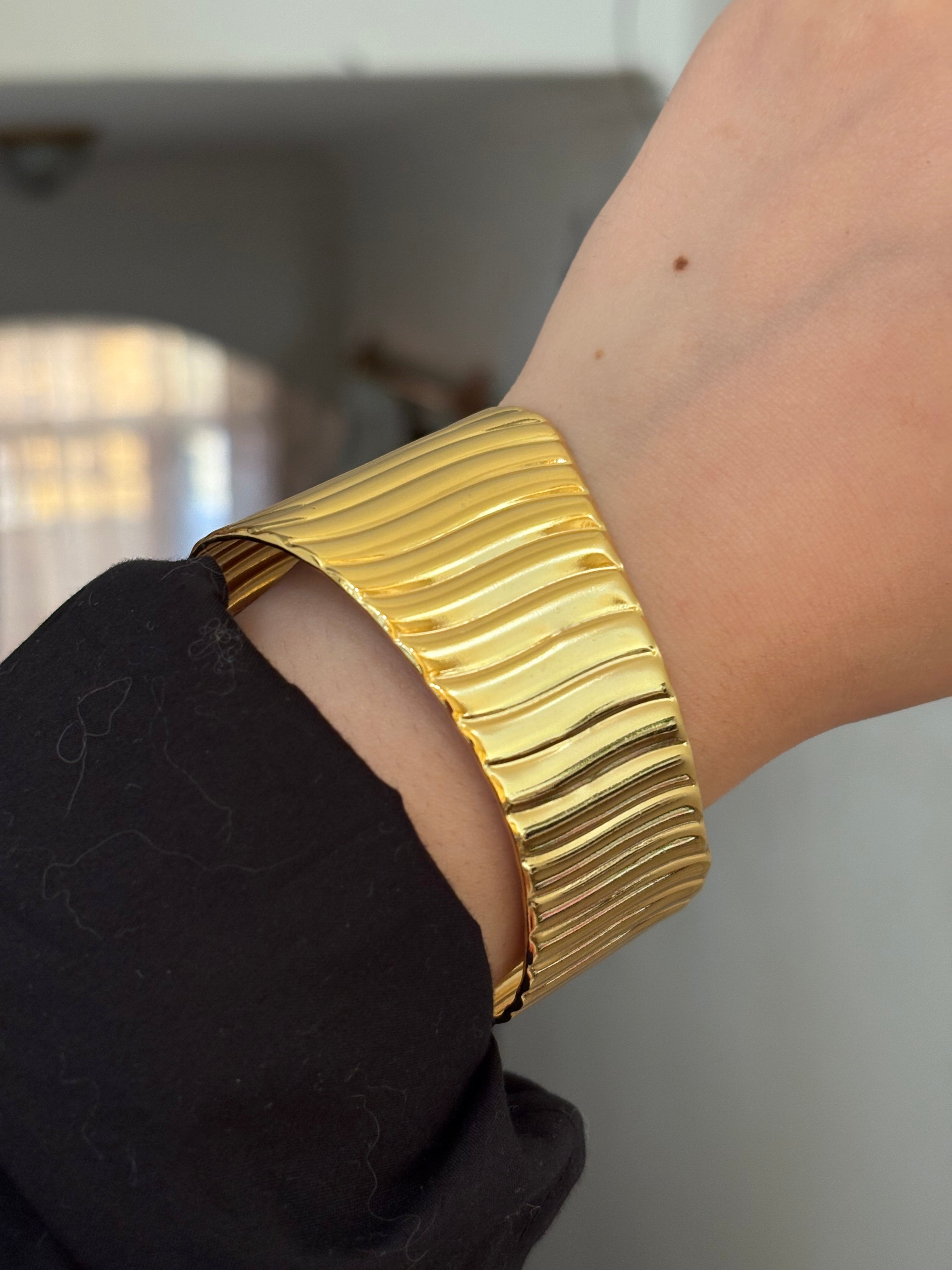 Roman cuff