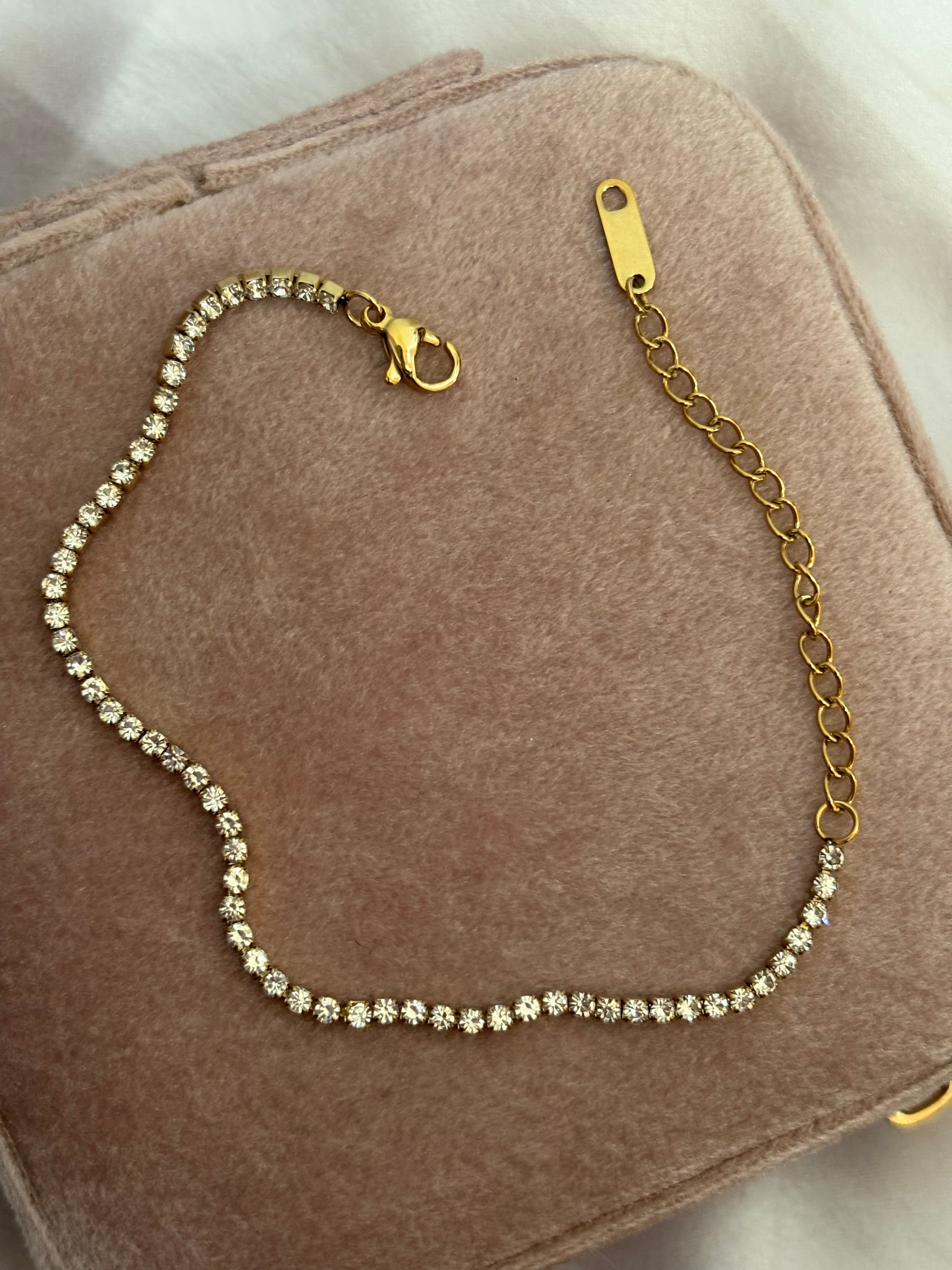 Minimal tennis bracelet