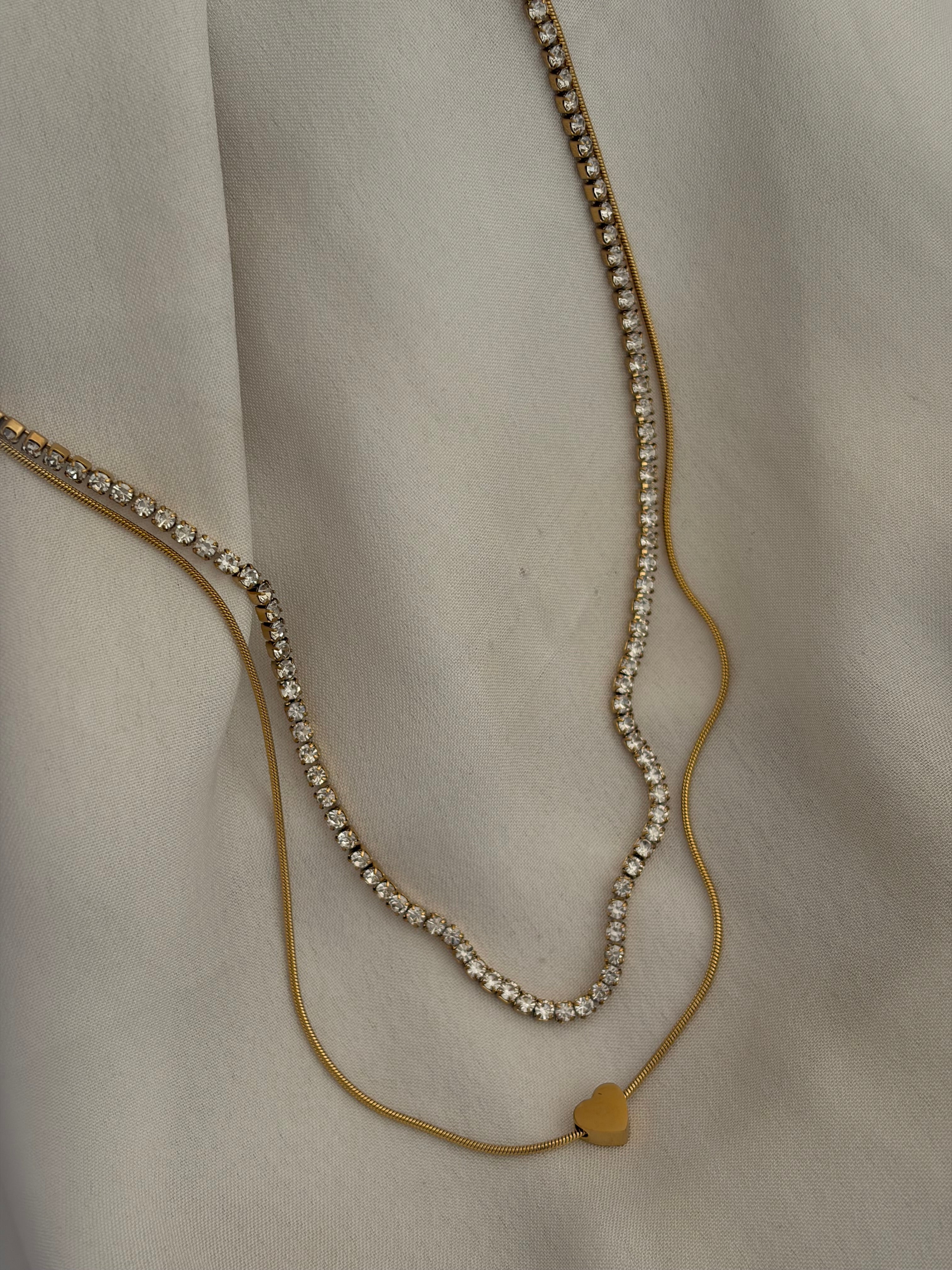 Minimal heart necklace