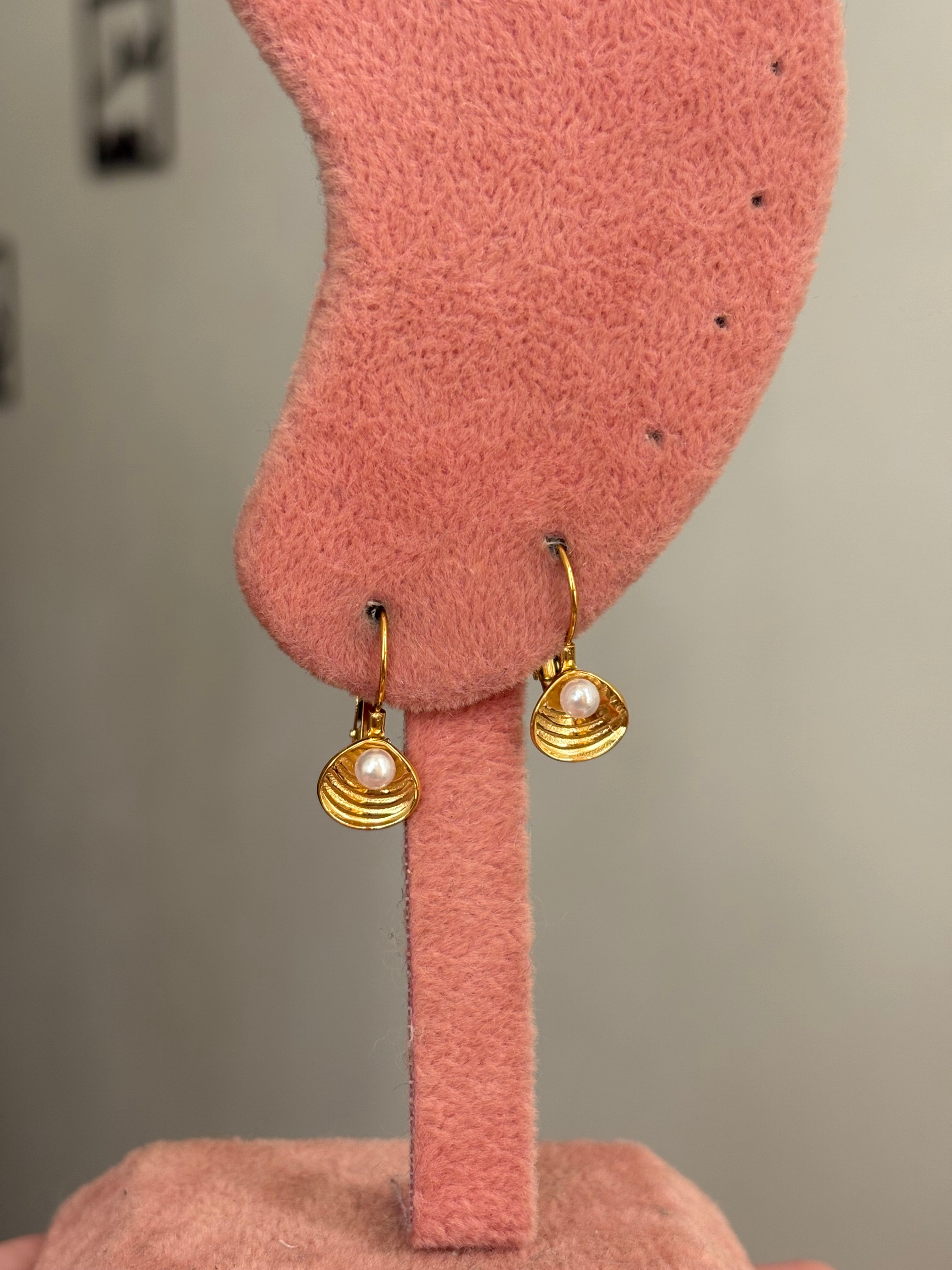 Shell earring