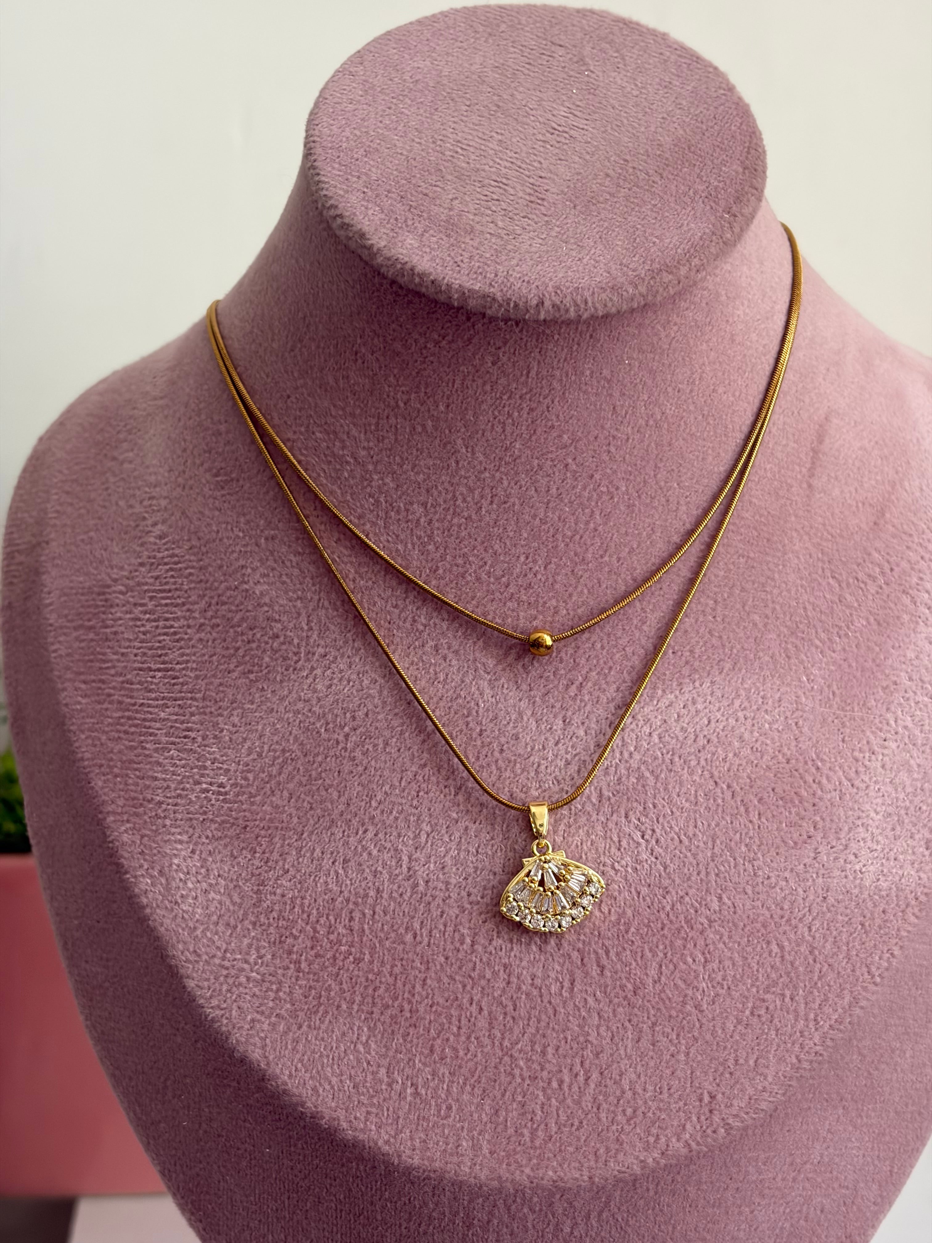 Shell layered necklace
