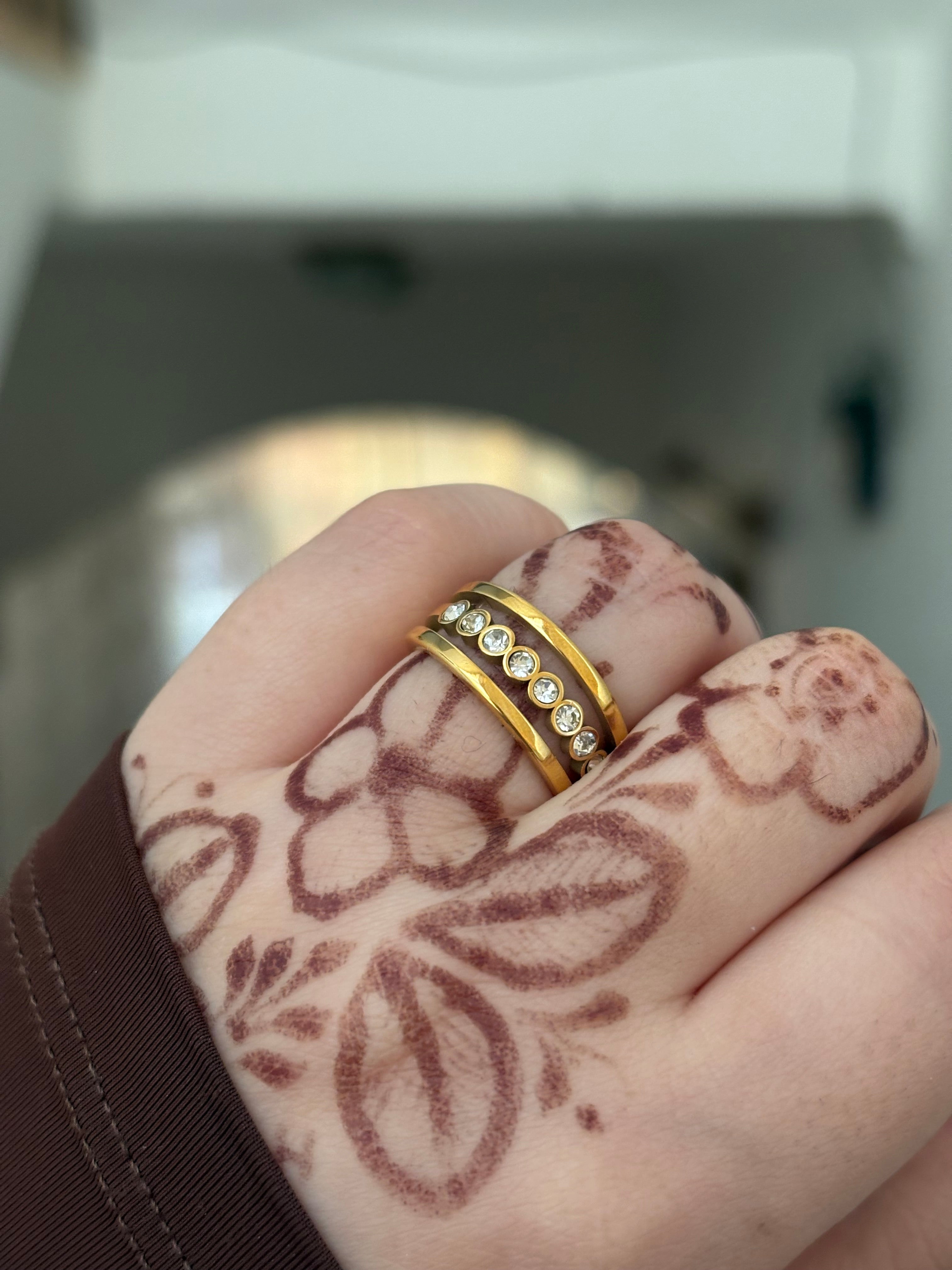 Dotted ring