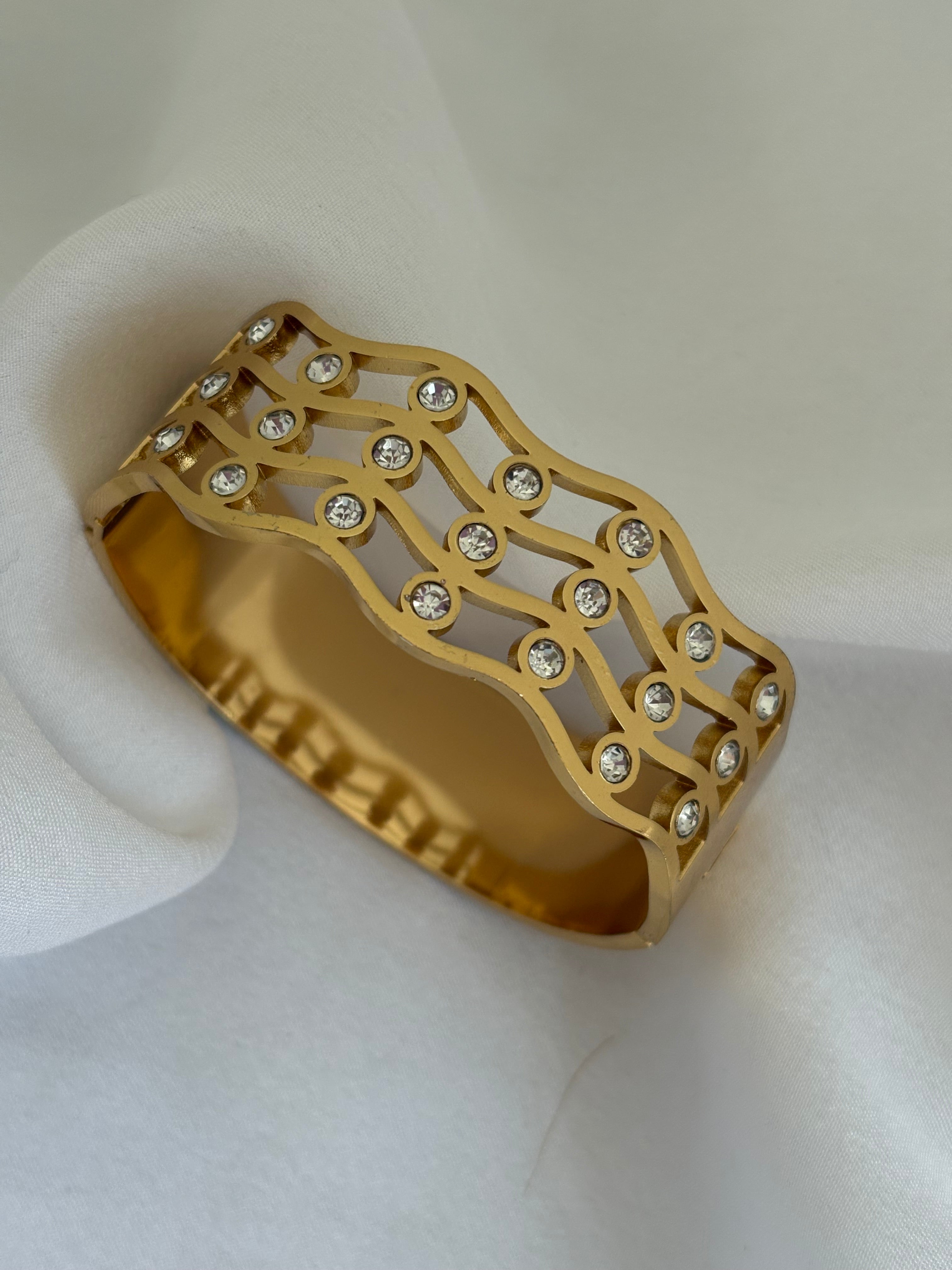 Seeker bracelet