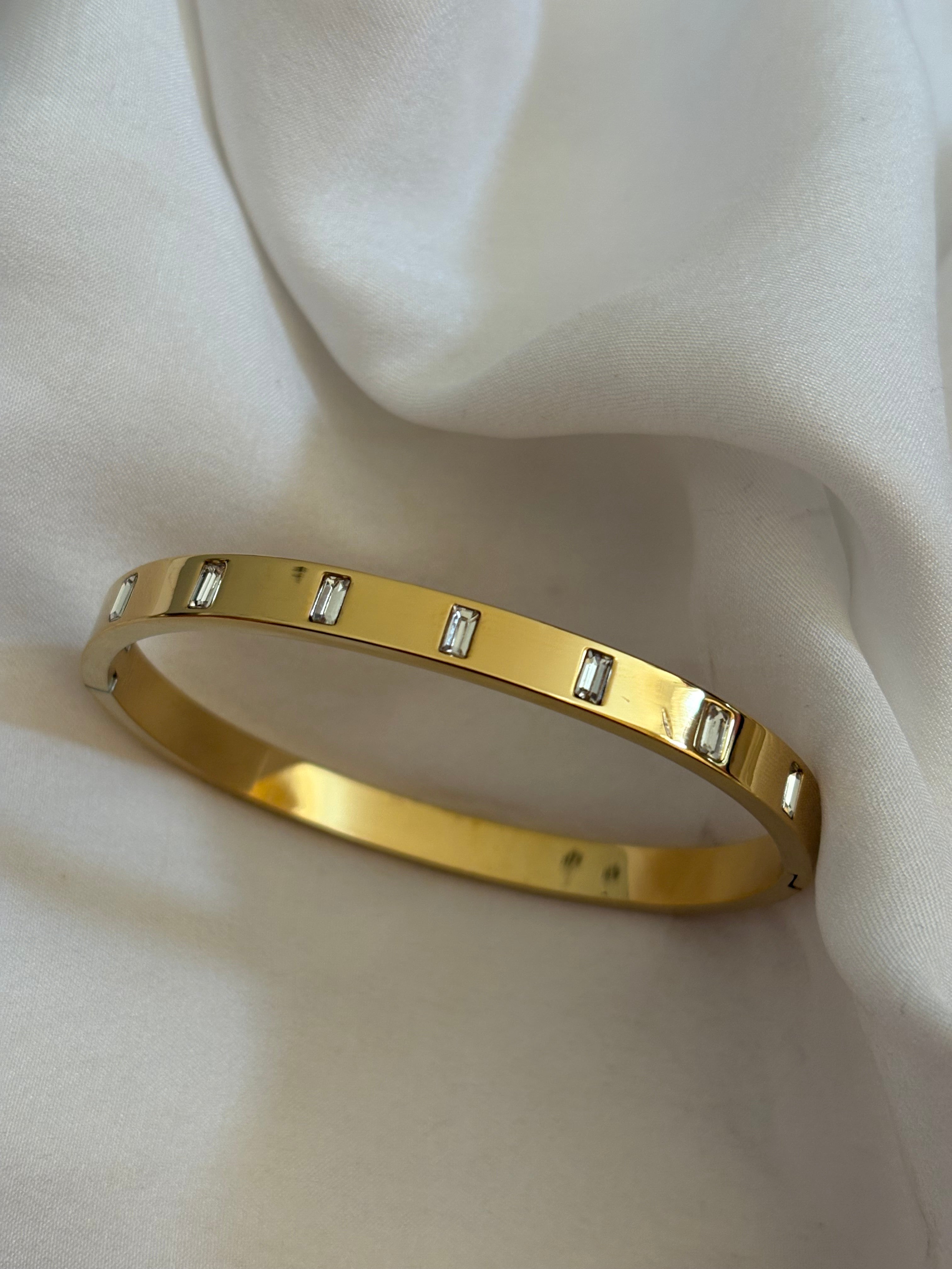 Auqab bracelet