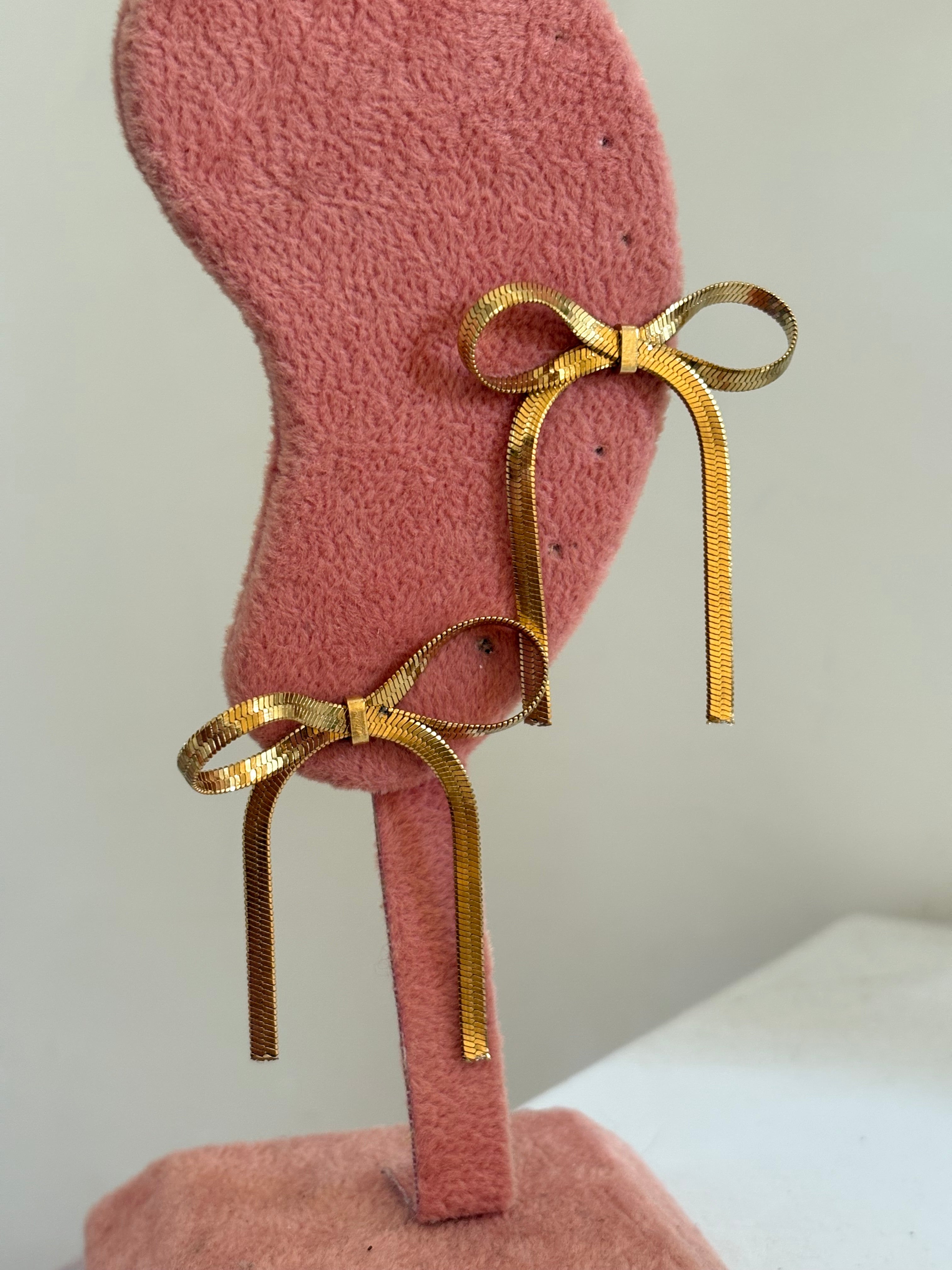 Bow earring