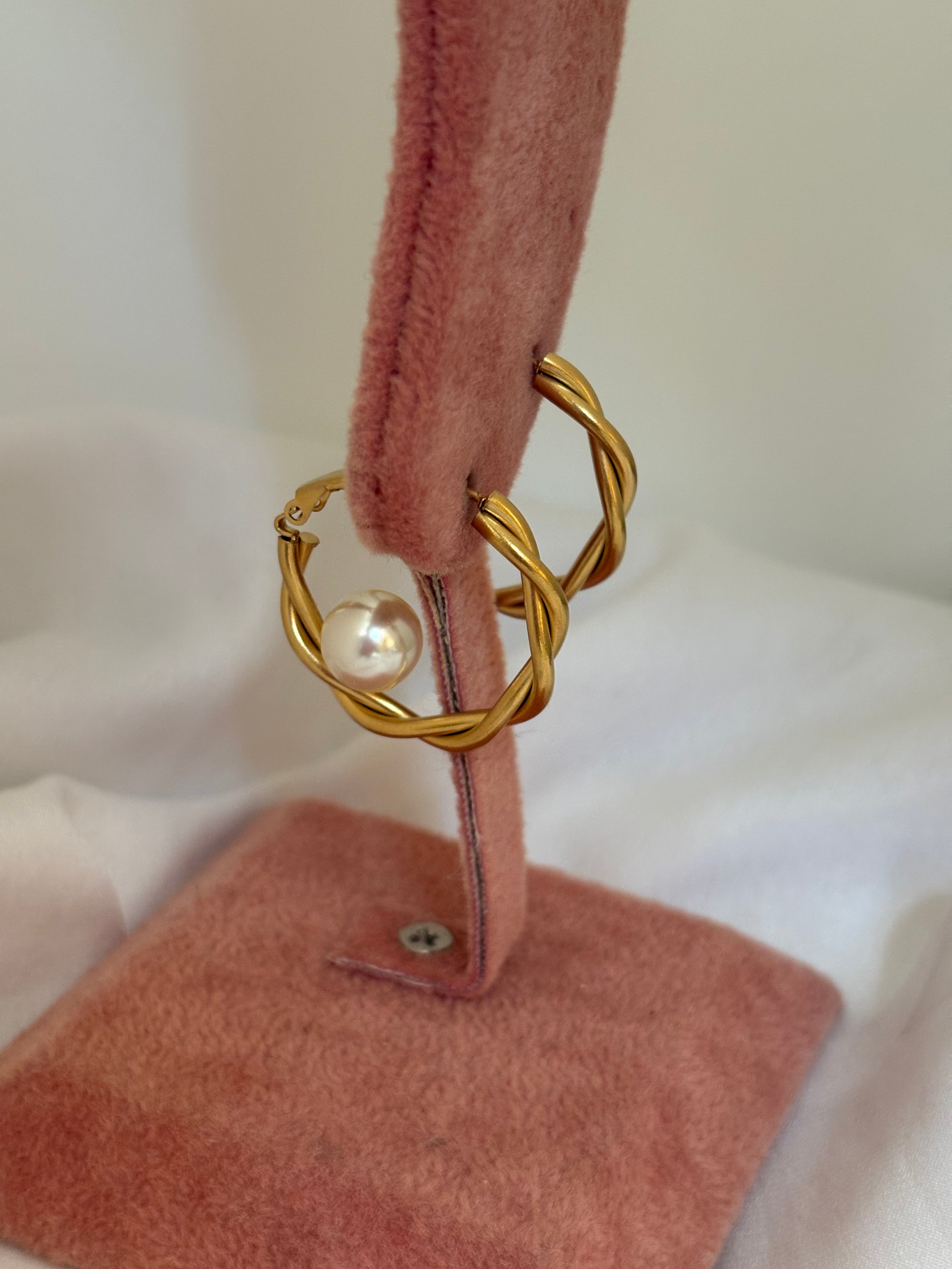 Twisted pearl hoop