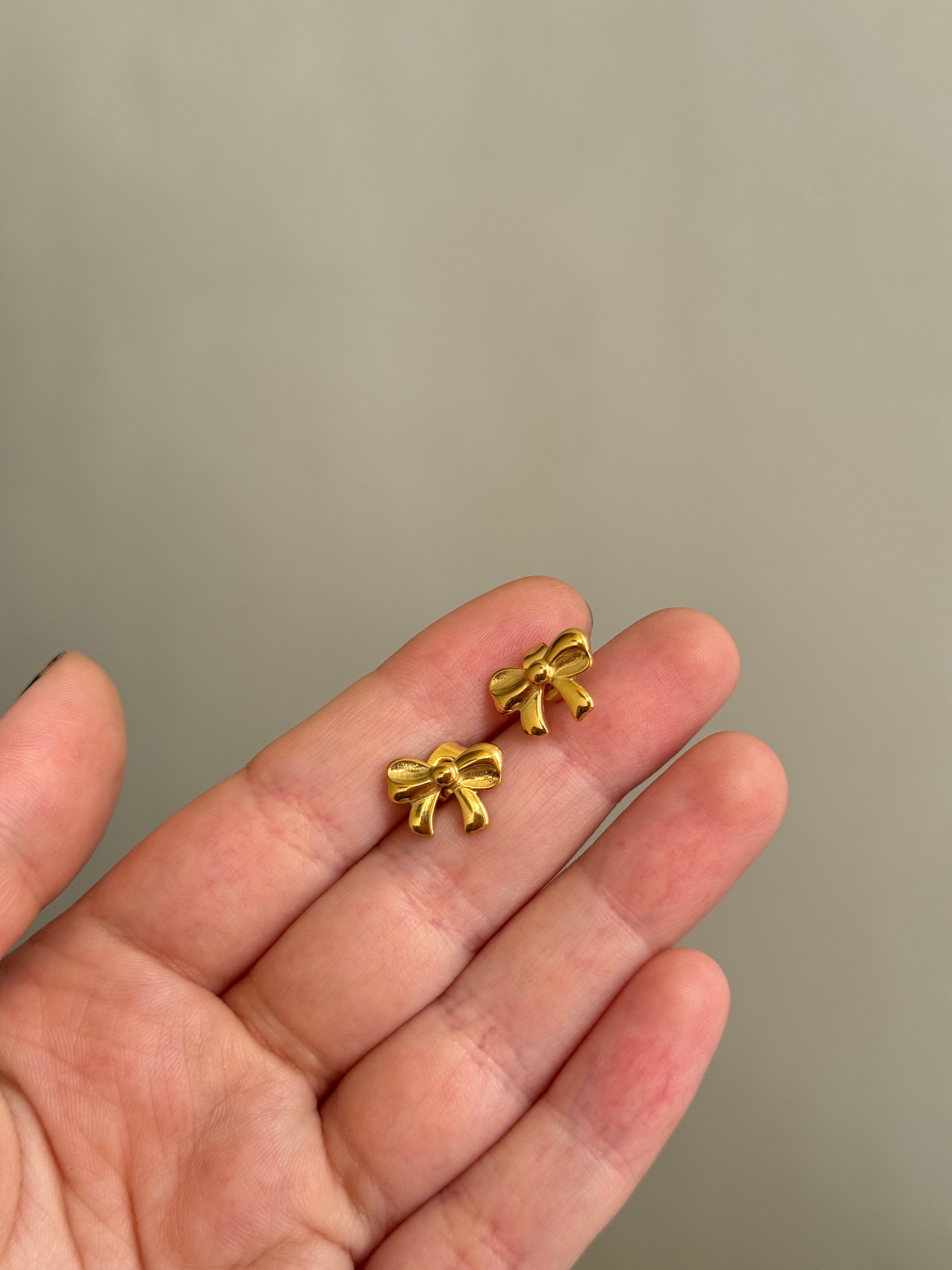 Emily bow studs