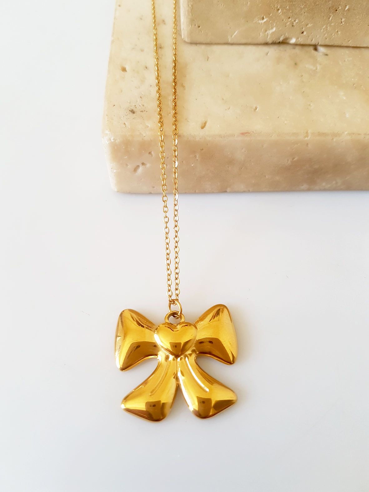 Ribbon heart necklace