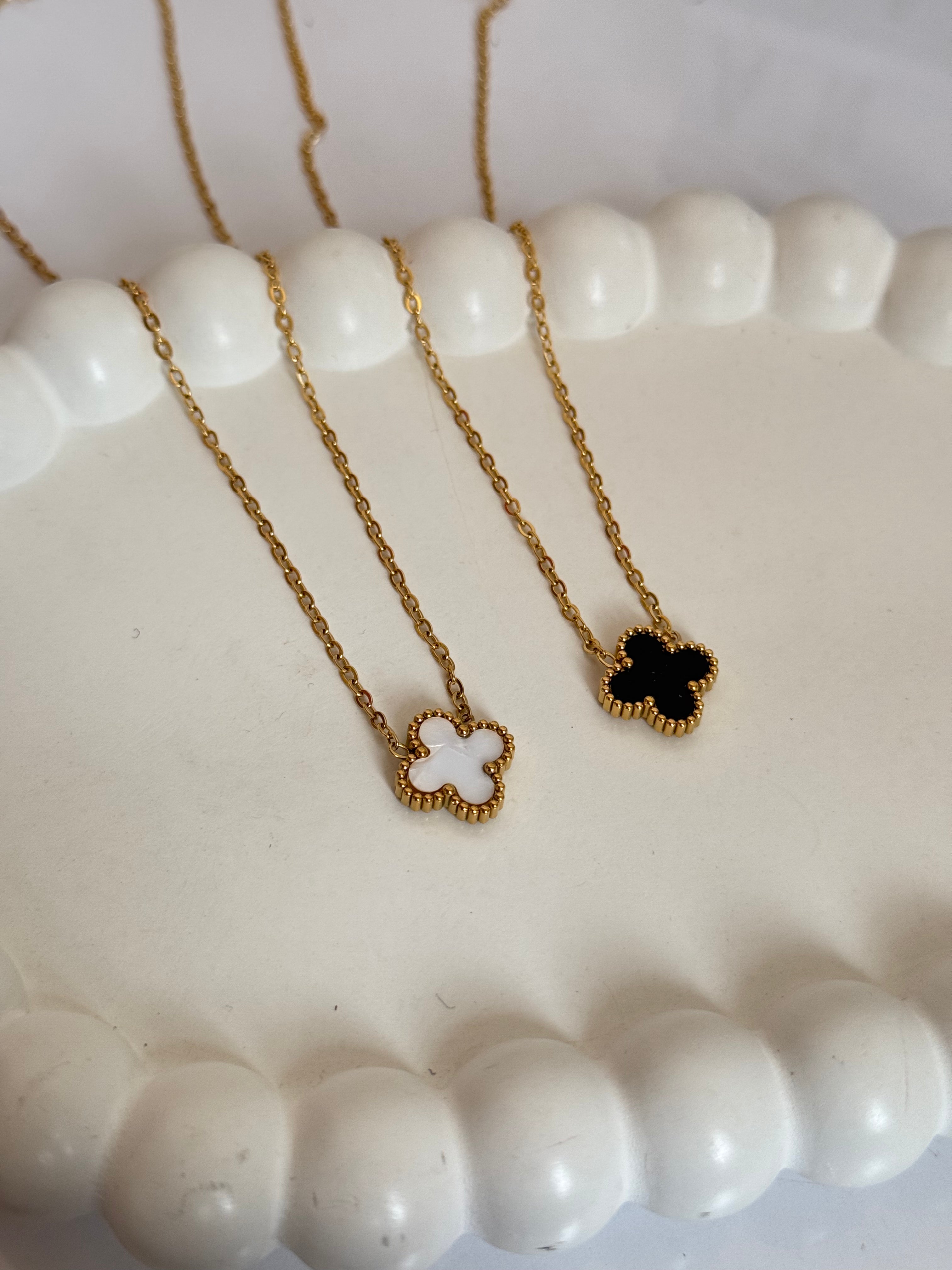 Reversible clover necklace